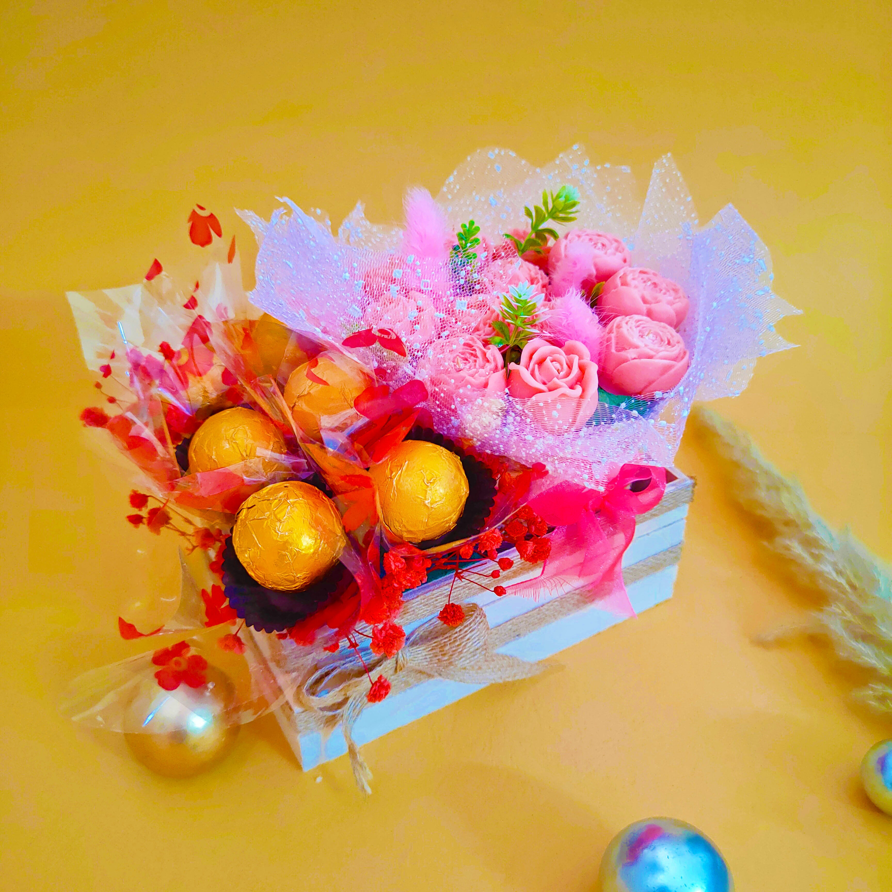Chocolate Flower Bouquet Pink - SweeDesi