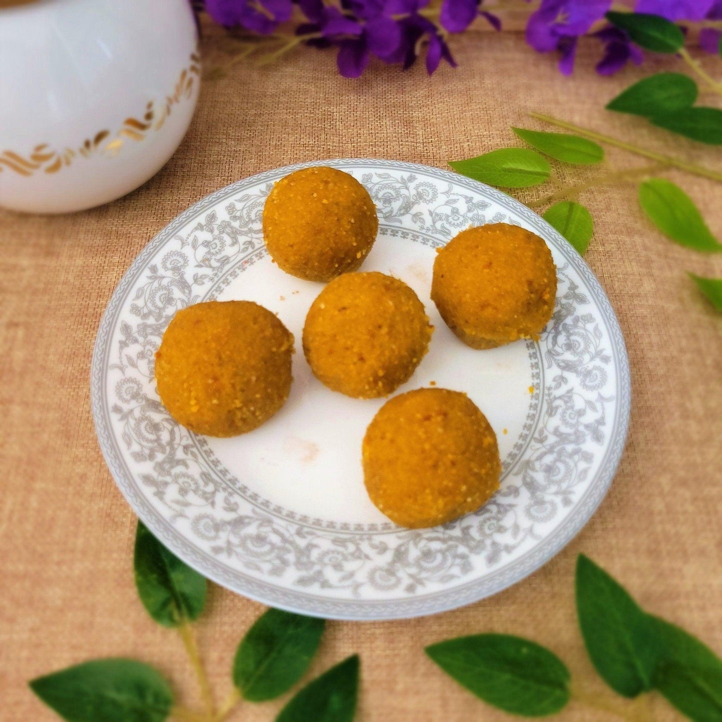 Besan Churma Laddu - SweeDesi