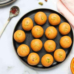 Besan Laddu - 500gm - SweeDesi