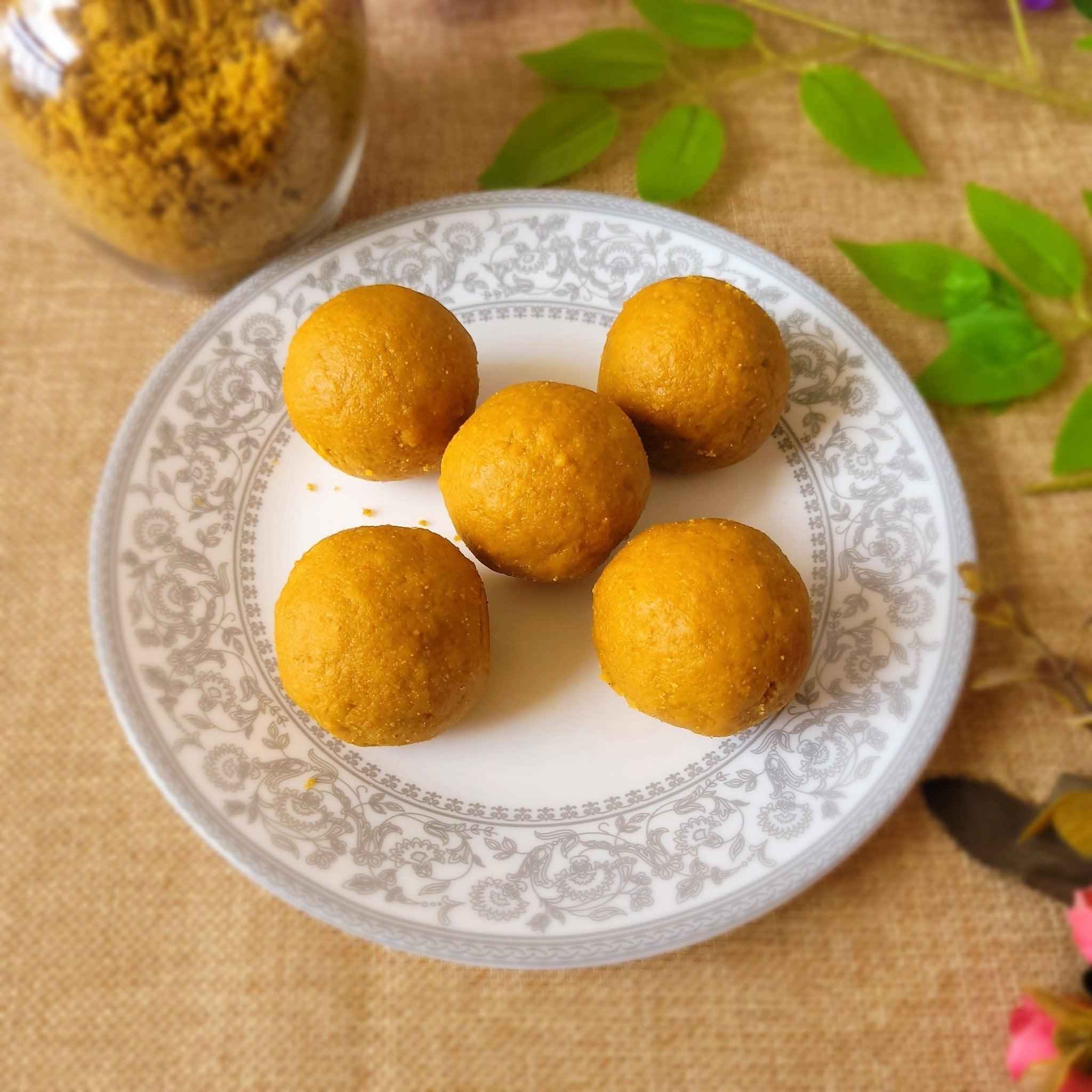 Gud Besan Laddu - 500gm