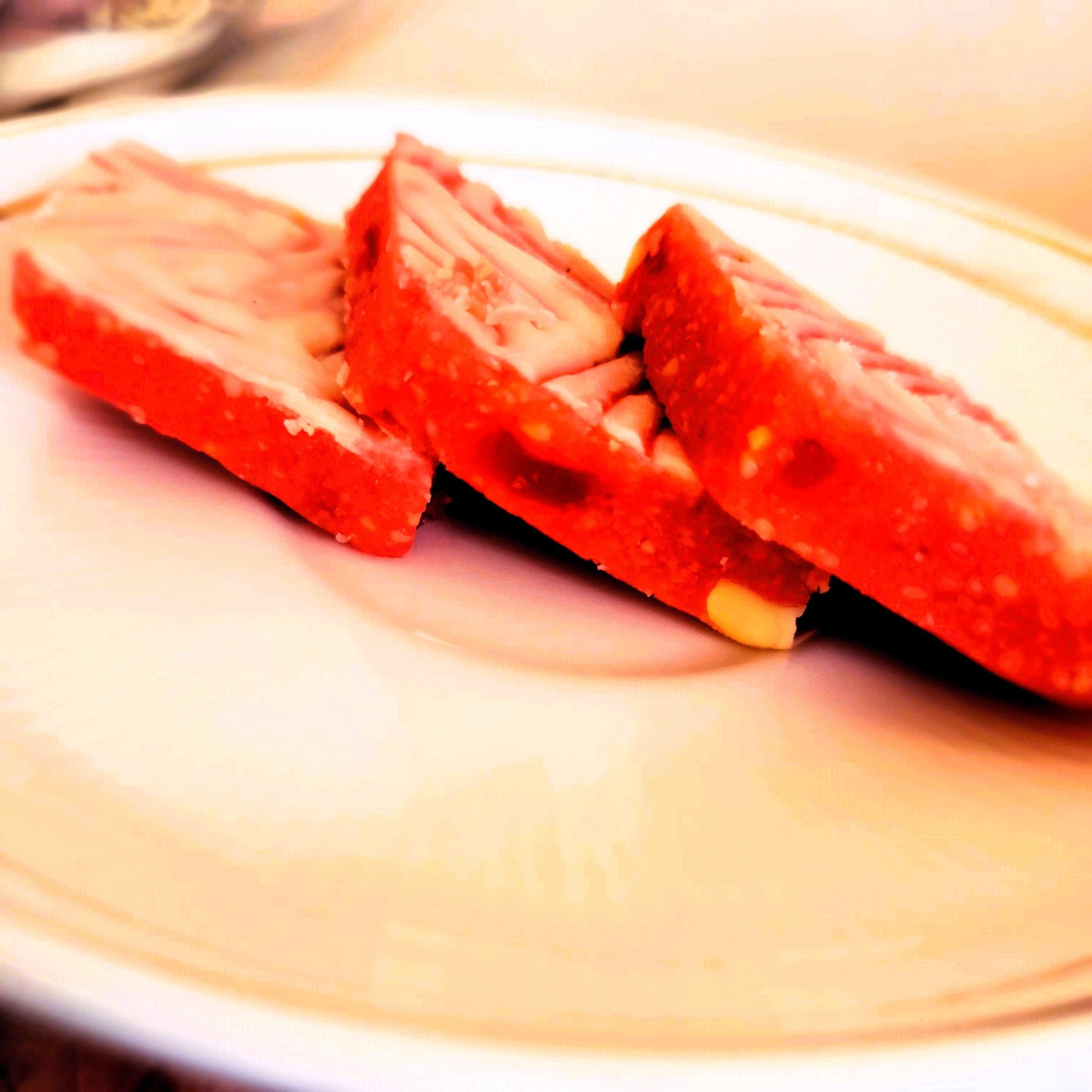 Strawberry Kaju Katli - 400gm - SweeDesi