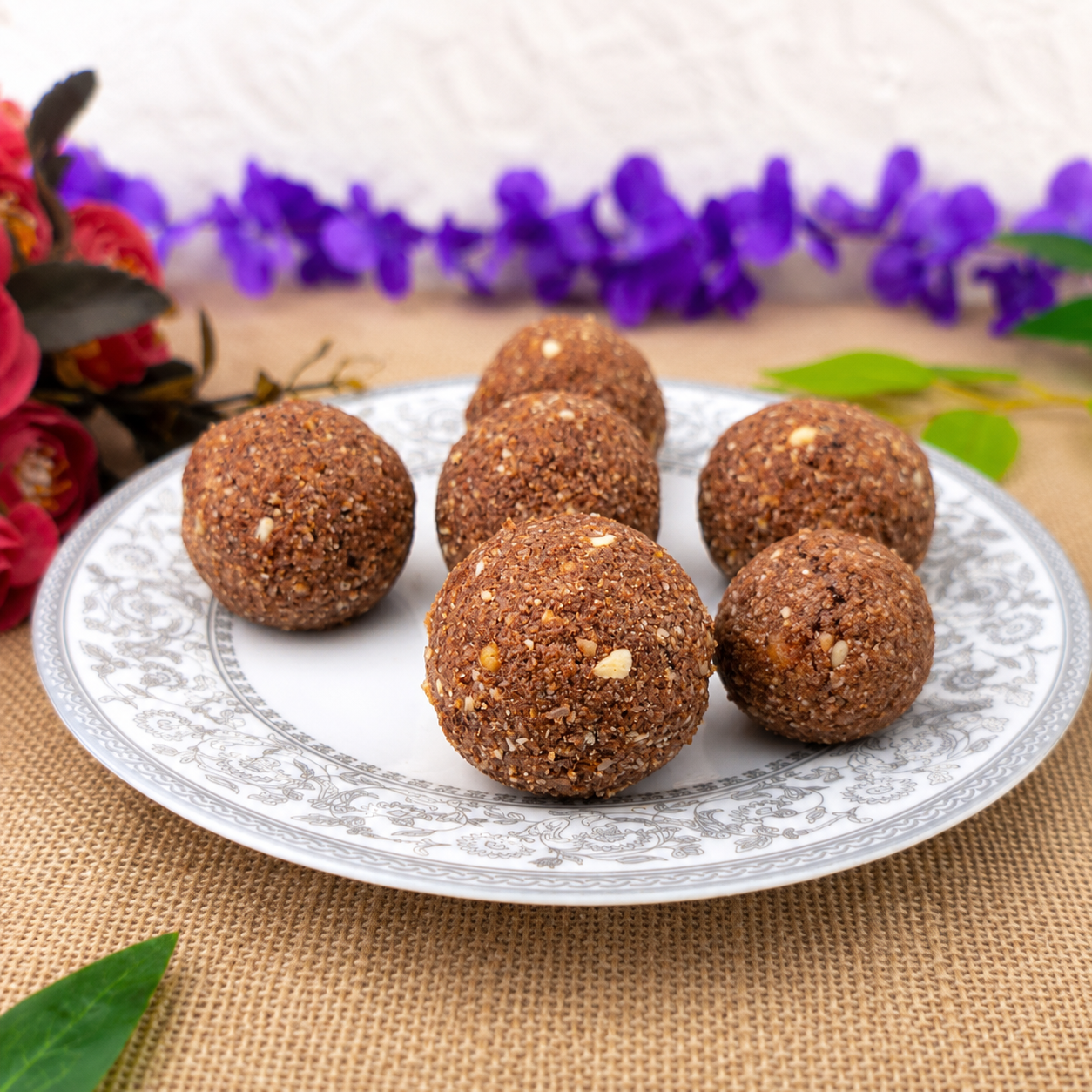 Akhrot Laddu - 500gm - SweeDesi