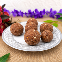 Akhrot Laddu - 500gm - SweeDesi