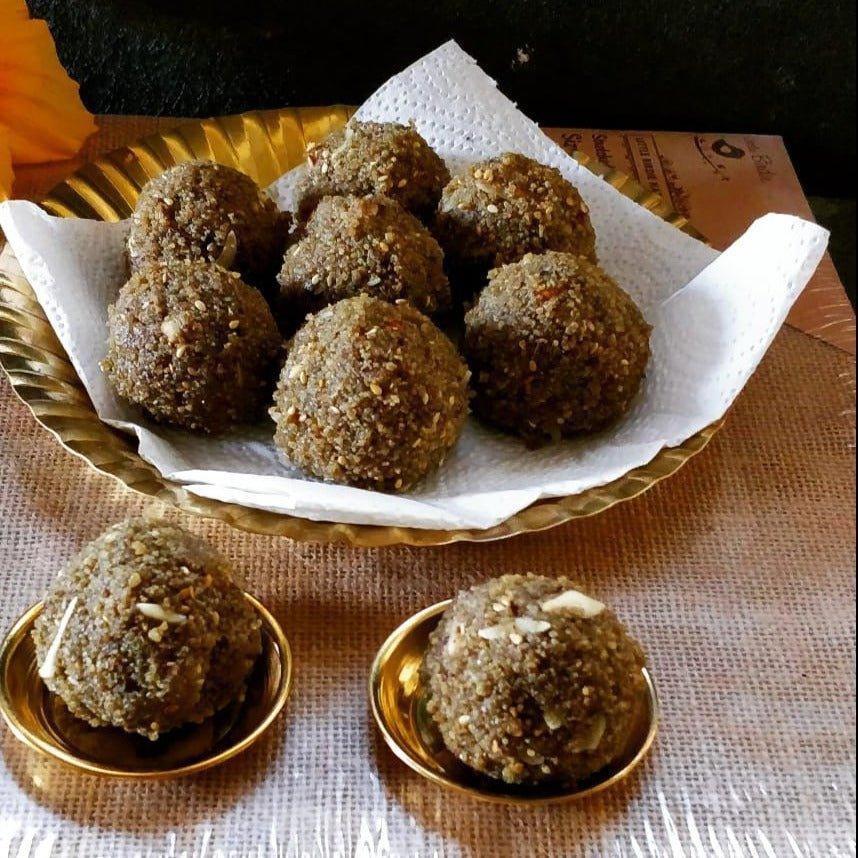 Gud Bajra Churma Laddu - 500gm - SweeDesi