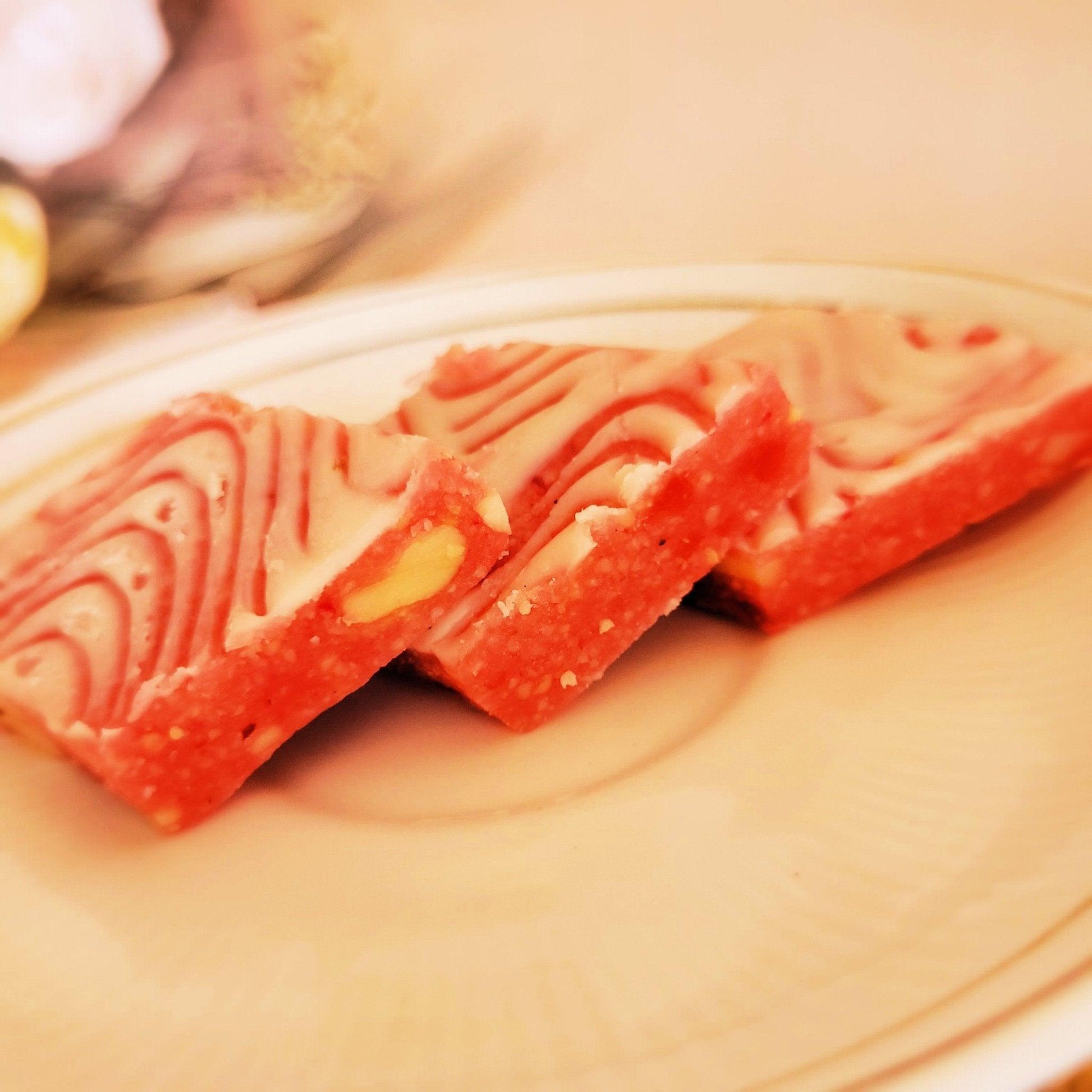 Strawberry Kaju Katli - 400gm - SweeDesi